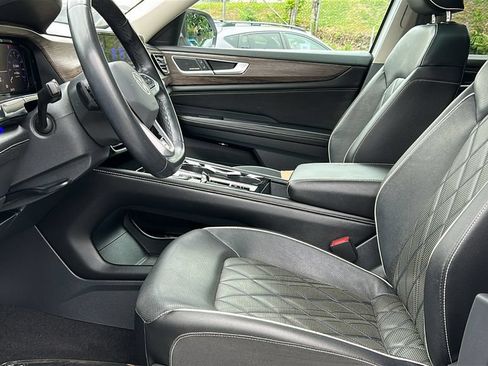 Used 2024 Volkswagen Atlas SEL Premium R-Line AWD/4WD image 10