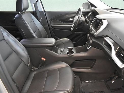 Used 2022 GMC Terrain SLT image 21