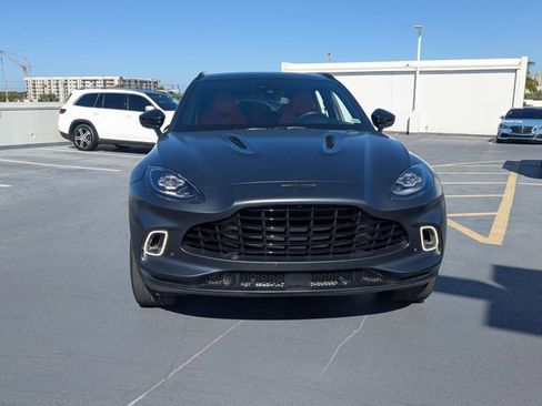 Used 2022 Aston Martin DBX image 2