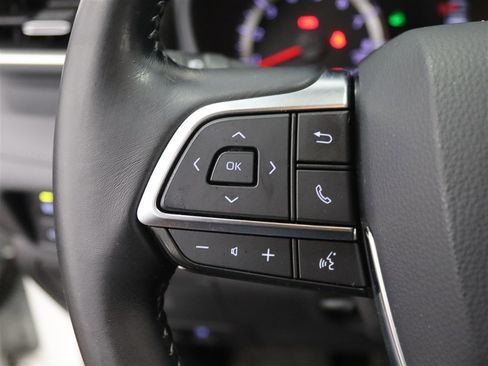 Used 2020 Toyota Highlander LE image 29