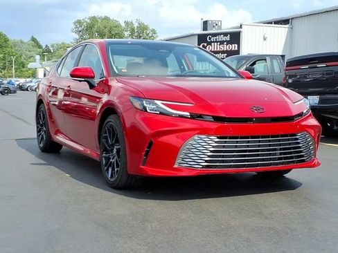 Used 2026 Toyota Camry XLE w/ Premium Plus Package AWD/4WD image 3
