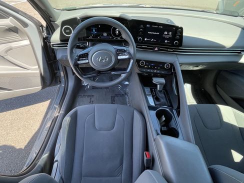 Certified 2022 Hyundai Elantra SEL w/ Convenience Package FWD image 12
