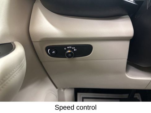 Used 2023 Buick Envision Preferred AWD/4WD image 41