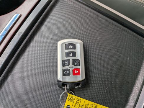 Used 2013 Toyota Sienna Limited w/ Premium Pkg AWD/4WD image 46