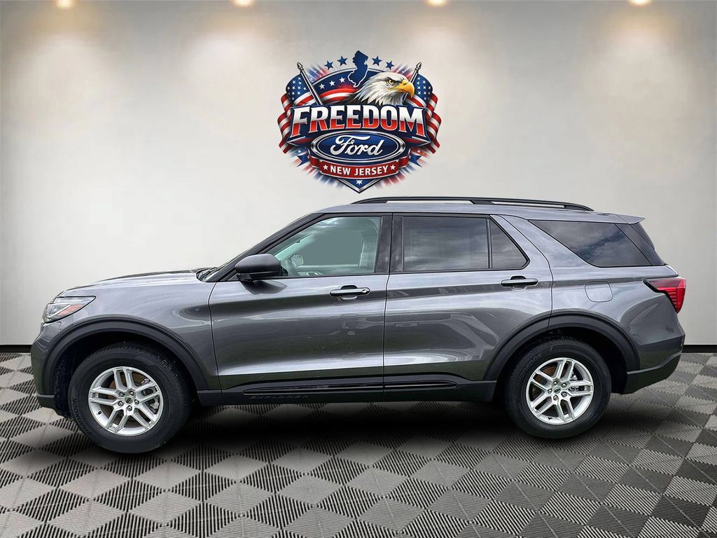 Used 2026 Ford Explorer Active AWD/4WD image 4