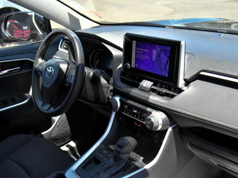 Used 2024 Toyota RAV4 XLE FWD image 45
