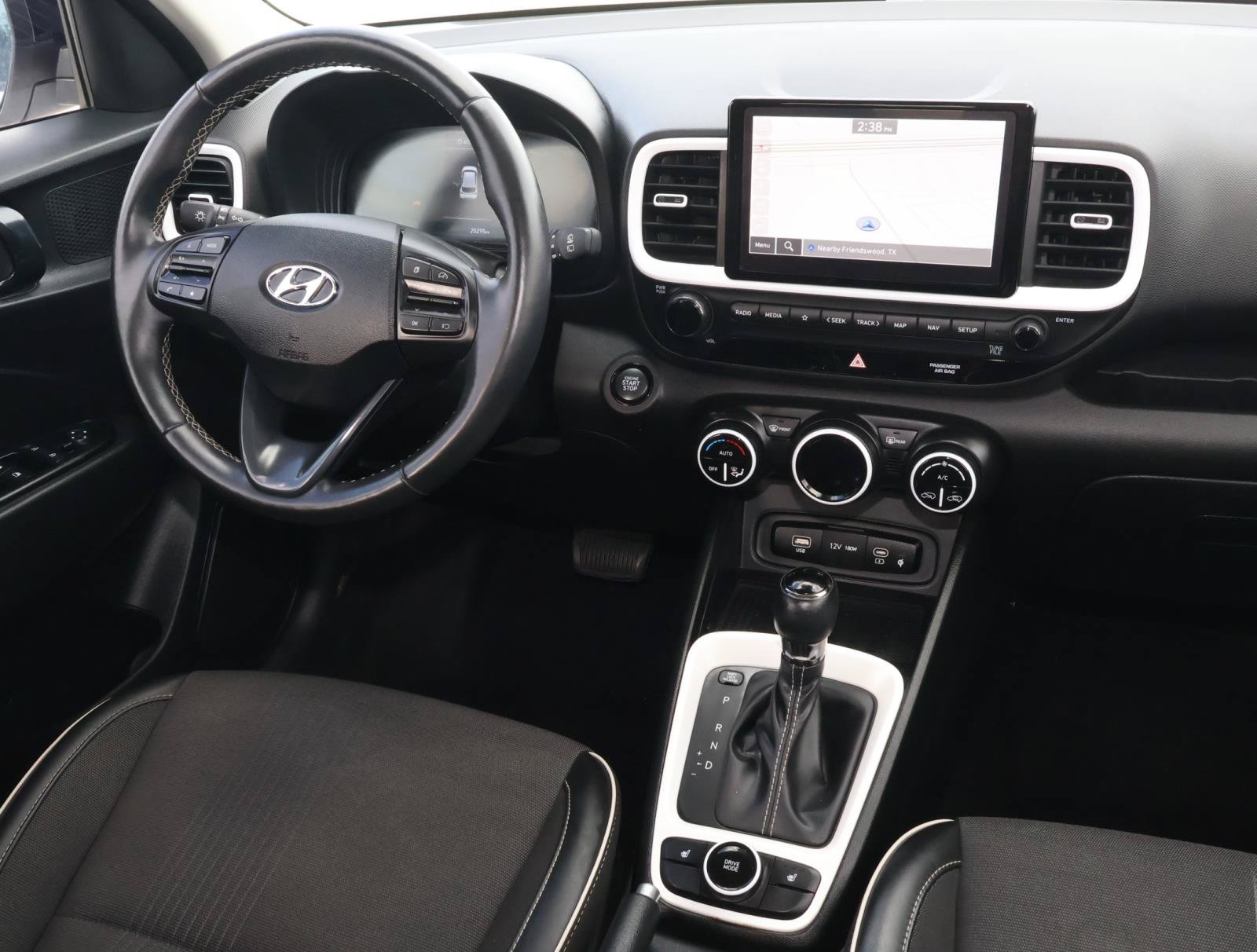 Used 2025 Hyundai Venue Limited FWD image 10