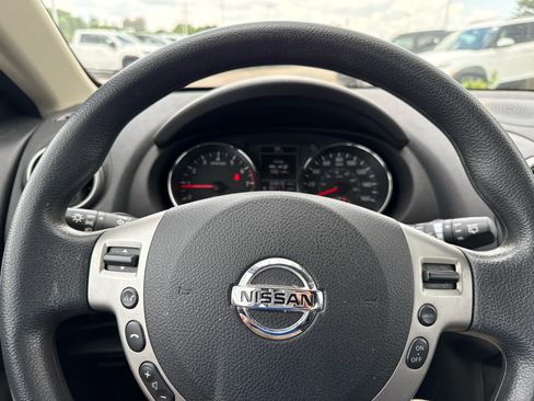 Used 2015 Nissan Rogue S w/ Convenience Package AWD/4WD image 10