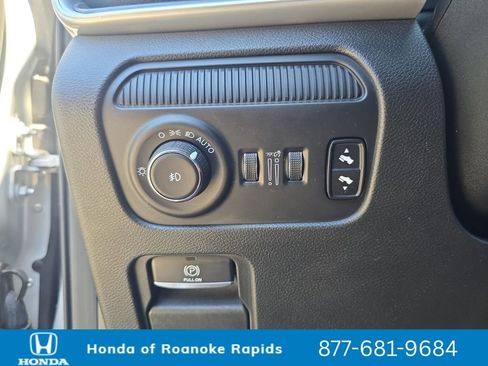 Used 2024 Jeep Wagoneer Series III AWD/4WD image 27