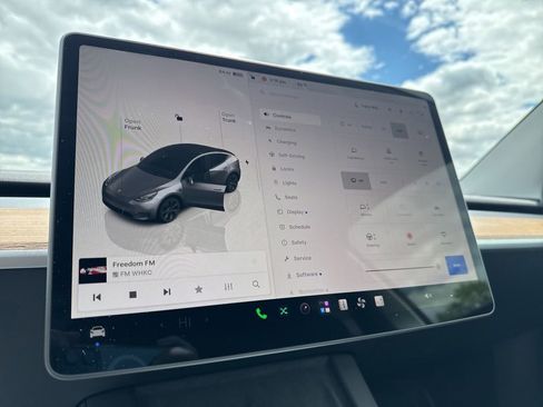 Used 2025 Tesla Model Y Long Range RWD image 12