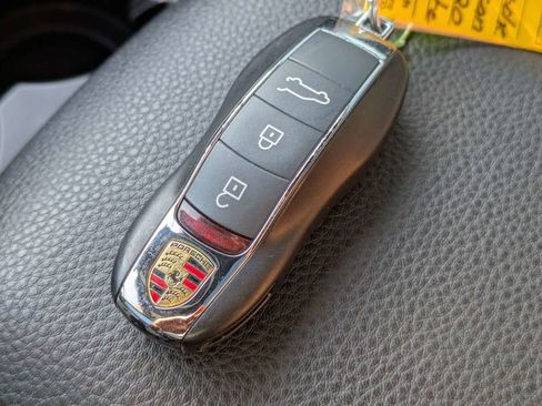 Used 2021 Porsche Macan image 30