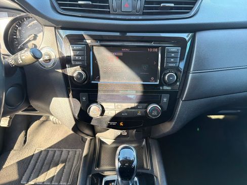 Used 2018 Nissan Rogue SV image 33