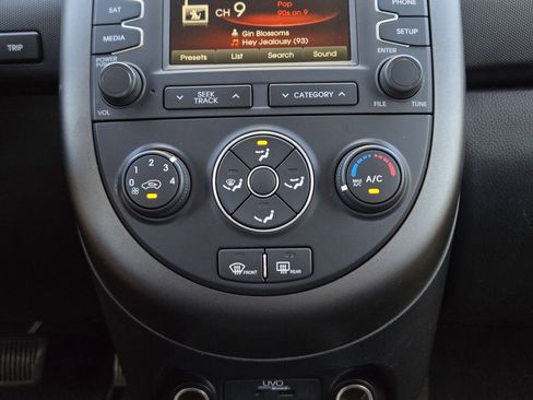 Used 2012 Kia Soul + w/ Audio Pkg FWD image 19