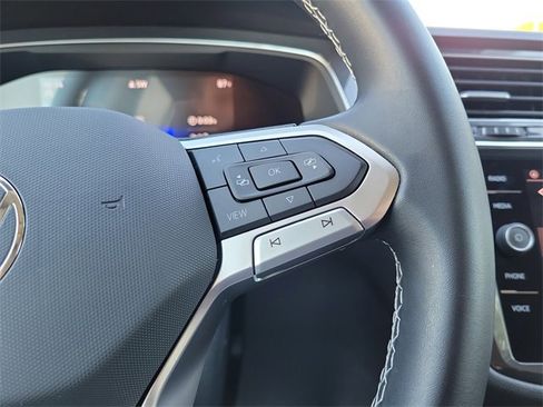 Used 2023 Volkswagen Tiguan SE image 16