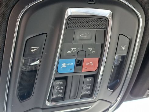 Certified 2024 Jeep Grand Cherokee Altitude AWD/4WD image 23