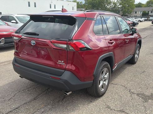 Used 2022 Toyota RAV4 XLE w/ Convenience Package AWD/4WD image 5