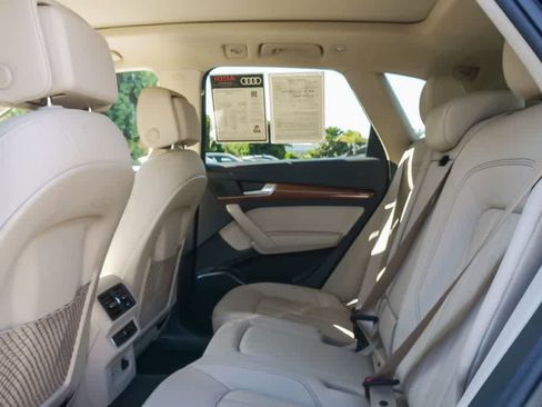Used 2023 Audi Q5 2.0T Premium w/ Convenience Package AWD/4WD image 22