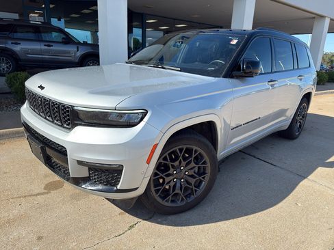Used 2023 Jeep Grand Cherokee L Summit AWD/4WD image 2