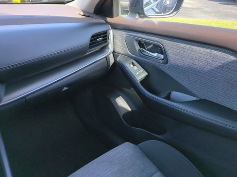 Certified 2023 Nissan Rogue SV image 18