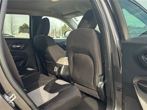 Used 2014 Jeep Cherokee Latitude w/ Comfort/Convenience Group image 10