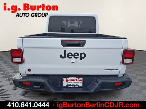 Used 2025 Jeep Gladiator Sport image 5