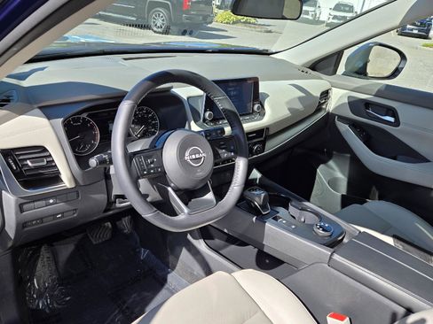 Used 2023 Nissan Rogue SV w/ SV Premium Package image 5