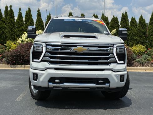 Used 2024 Chevrolet Silverado 2500 High Country w/ High Country Premium Package AWD/4WD image 5