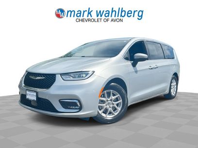 Used 2023 Chrysler Pacifica Touring