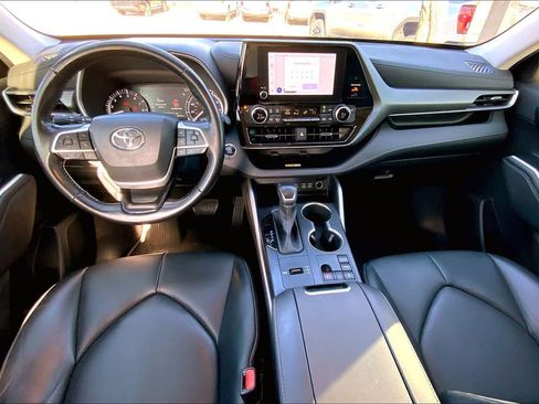 Used 2023 Toyota Highlander XLE image 14