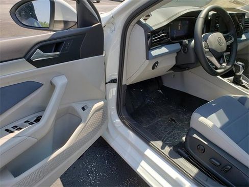 New 2025 Volkswagen Jetta SE image 6