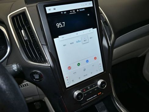 Used 2021 Ford Edge Titanium image 32