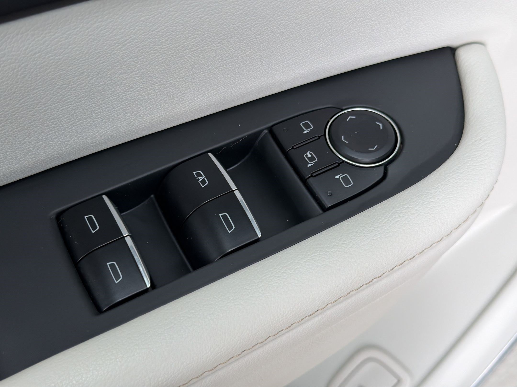 Used 2025 Buick Enclave Avenir AWD/4WD image 14