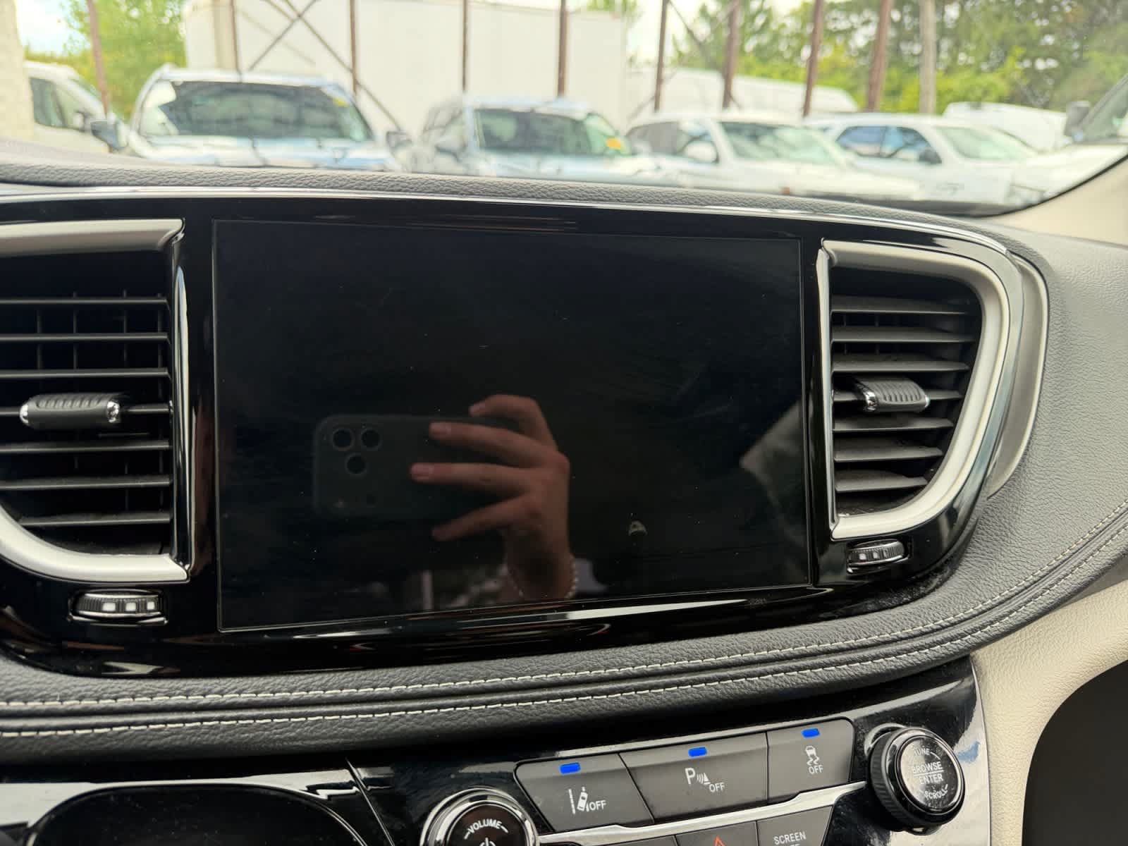Used 2024 Chrysler Pacifica Limited FWD image 26
