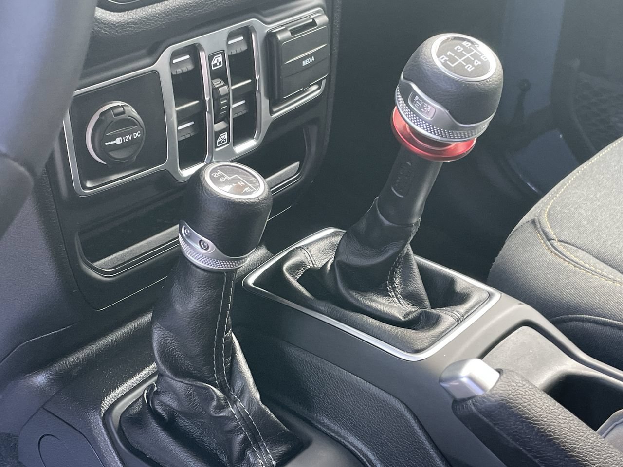 Used 2024 Jeep Gladiator Sport AWD/4WD image 35