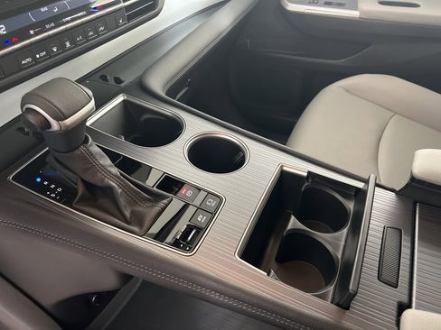 Used 2025 Toyota Sienna XLE image 10