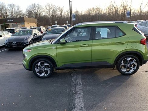 Used 2023 Hyundai Venue SEL image 2