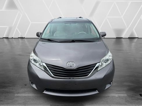 Used 2014 Toyota Sienna LE FWD image 3