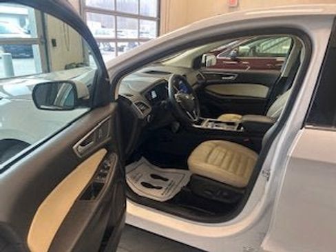 Used 2022 Ford Edge SEL w/ Convenience Package image 5