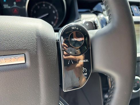 Used 2019 Land Rover Discovery SE AWD/4WD image 24