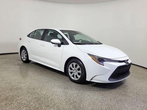 Used 2021 Toyota Corolla LE FWD image 4
