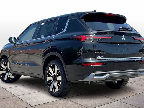 New 2025 Mitsubishi Outlander SE image 3