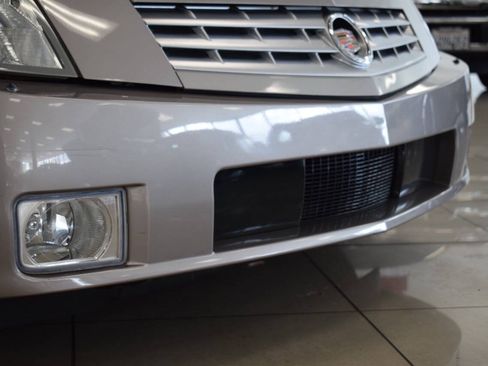 Used 2005 Cadillac XLR RWD image 20