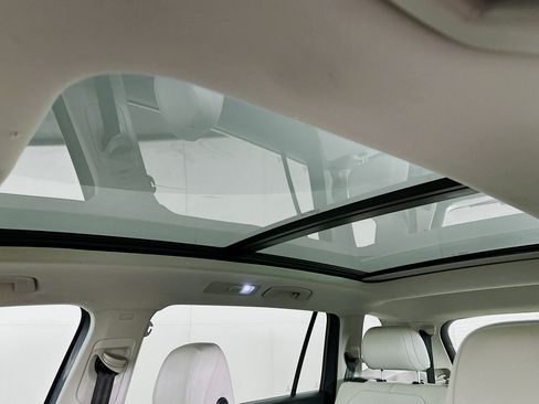 Used 2020 Volkswagen Tiguan SE w/ Panoramic Sunroof Package FWD image 25
