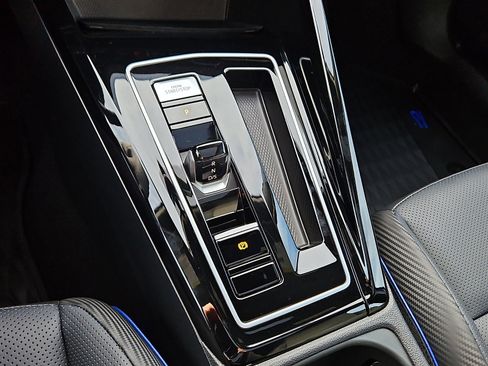 Certified 2024 Volkswagen Golf R image 16