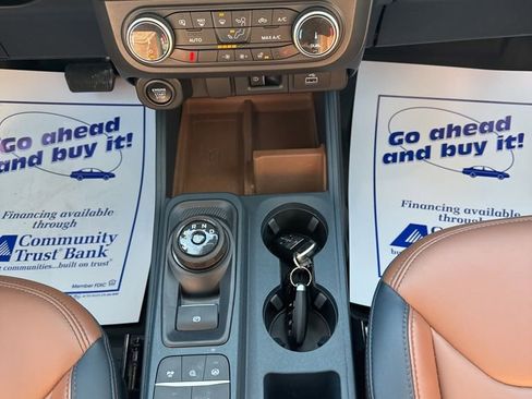 Used 2022 Ford Maverick Lariat w/ Lariat Luxury Package image 19