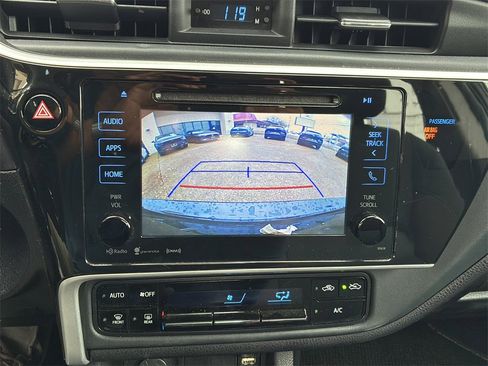 Used 2019 Toyota Corolla LE image 27