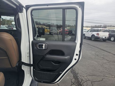 Used 2023 Jeep Gladiator Overland w/ Popular Equipment Package image 16
