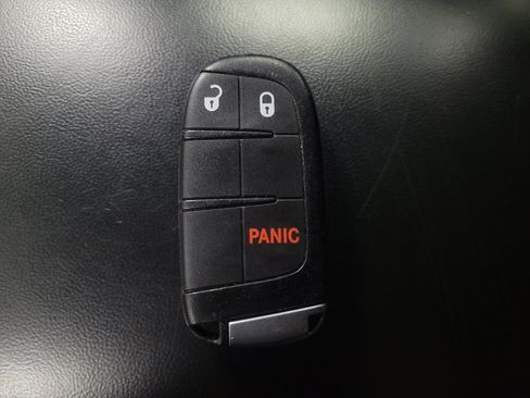 Used 2020 Dodge Durango SXT image 32