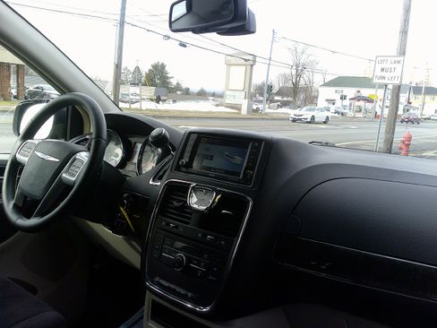 Used 2011 Chrysler Town & Country Touring image 24
