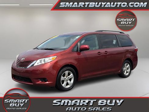 Used 2017 Toyota Sienna LE FWD image 1